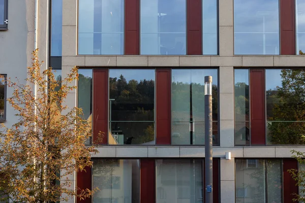 Edificio Oficinas Con Fachada Ventana Vidrio Tarde Otoño Sur Alemania — Foto de Stock