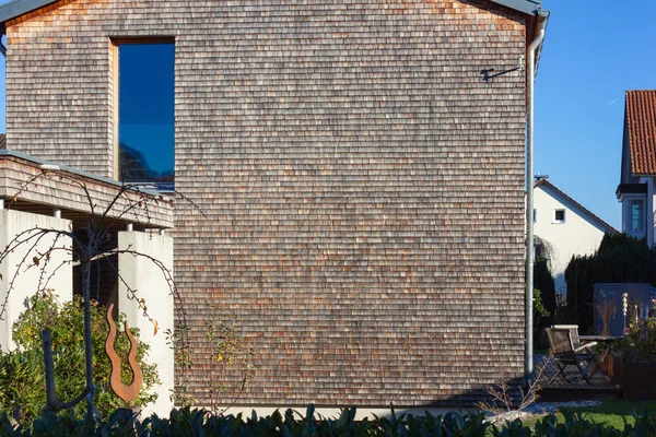 Современный Частный Дом Деревянный Фасад Южной Германии Бавария Солнечный День — стоковое фото