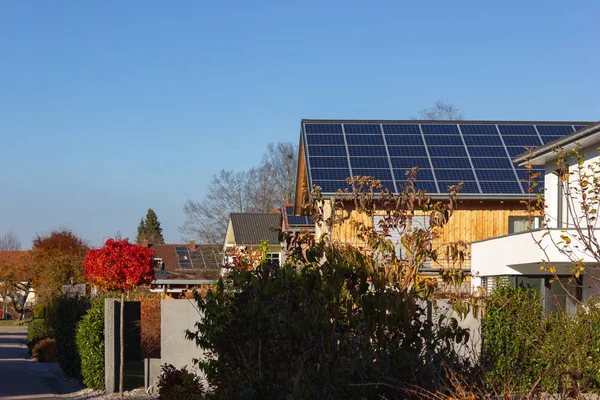 Azotea Edificios Con Paneles Solares Alemania Bavaria Colorido Otoño Sunhine —  Fotos de Stock