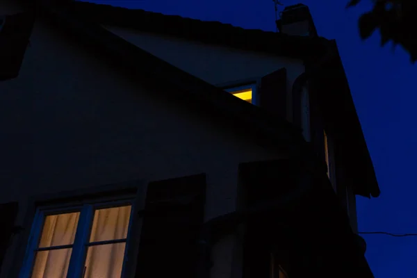 Edificios Históricos Ventanas Luz Lámpara Otoño Tarde Por Noche Cielo — Foto de Stock