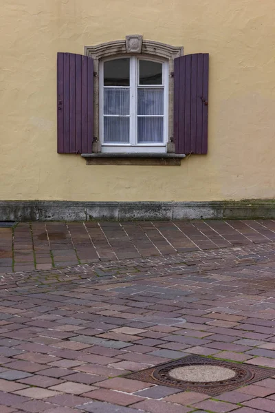 Исторические Фасады Города Дверями Окнами Детали Южной Германии Осенний Послеобеденный — стоковое фото