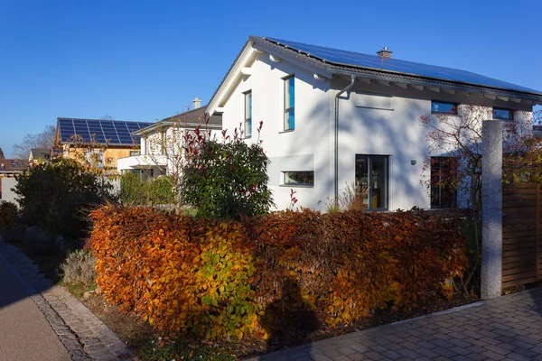 Dachu Budynków Paneli Słonecznych Niemcy Bawaria Kolorowe Jesienne Popołudnie Sunhine — Zdjęcie stockowe