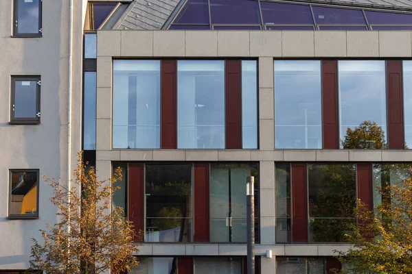 Edificio Oficinas Con Fachada Ventana Vidrio Tarde Otoño Sur Alemania — Foto de Stock