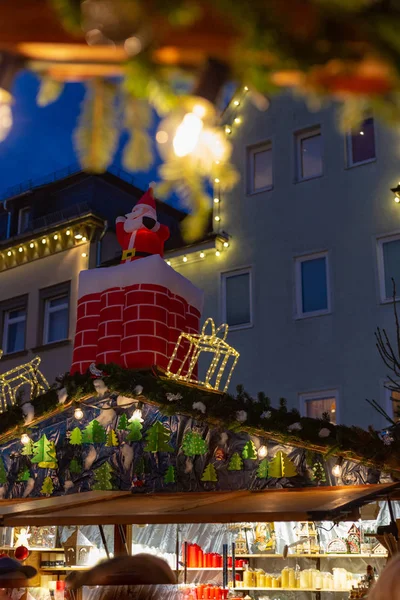 Різдвяний Ринок Призупиняє Світло Деталі Барвисті Прикраси Ламп Подарунки — стокове фото