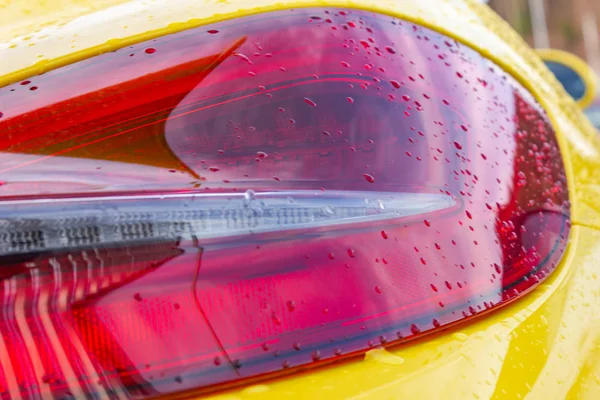 Cuerpo Brillante Amarillo Deportivo Alemán Con Vista Detallada Spoiler Luz —  Fotos de Stock