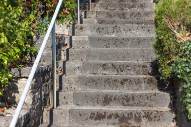 Bahçe merdiven güneşli sonbahar öğleden sonra Güney Almanya'da taş