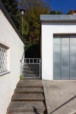 Bahçe merdiven güneşli sonbahar öğleden sonra Güney Almanya'da taş