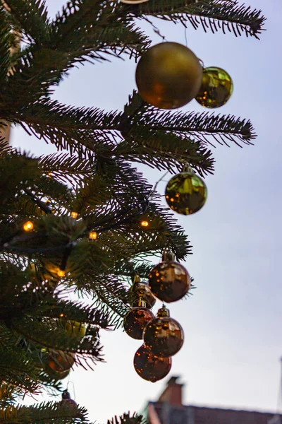 Árbol Navidad Decorado Cielo Azul Sur Alemania Advenimiento Diciembre Mes — Foto de Stock