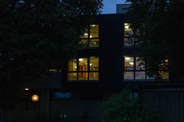 Edificio Fachada Ventana Atardecer Con Lámparas Luces Zona Sur Alemania — Foto de Stock