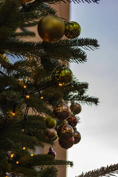 Geschmückter Weihnachtsbaum Blauen Himmel Süddeutschland Advent Dezember Monat — Stockfoto