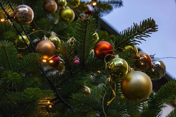 Geschmückter Weihnachtsbaum Blauen Himmel Süddeutschland Advent Dezember Monat — Stockfoto