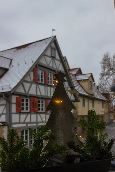 Décoration Noël Façade Fenêtres Avec Lumières Led Branches Vertes — Photo