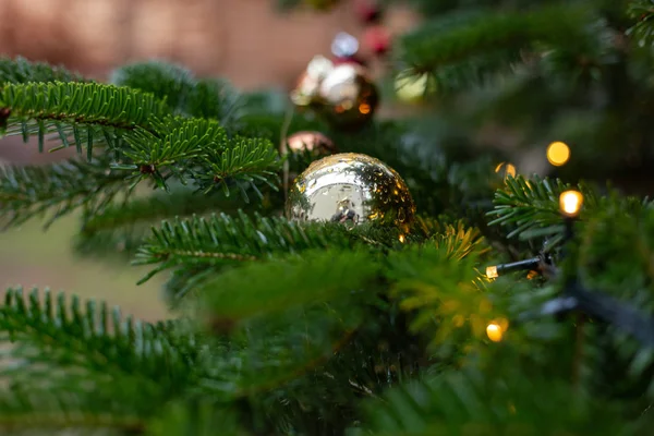 Weihnachtskugeln Baum Auf Dem Markt Advent Dezember — Stockfoto