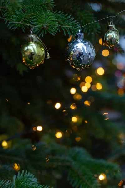 Bolas Navidad Brillantes Árbol Mercado Mes Diciembre Adviento — Foto de Stock