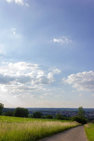 Emtpy Strada Prato Sud Primavera Tedesca — Foto Stock