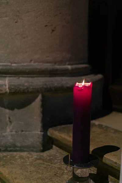 Bougie Violette Église Avent Période Noël Décembre Mois — Photo