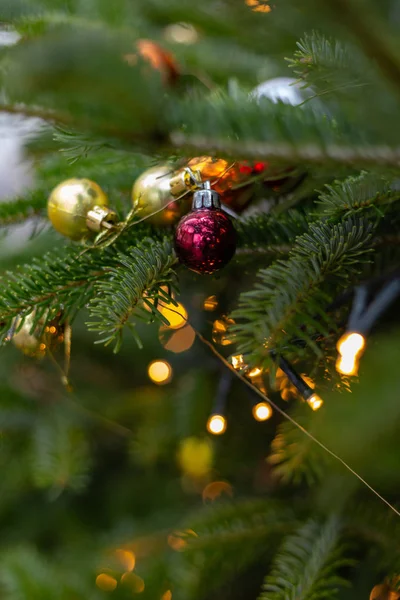 Weihnachtskugeln Baum Auf Dem Markt Advent Dezember — Stockfoto