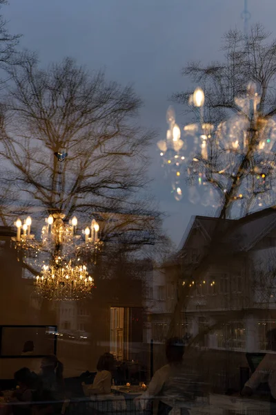 Verspiegelte Café Fensterfassade Mit Glanz Abend Der Historischen Stadt Süddeutschland — Stockfoto