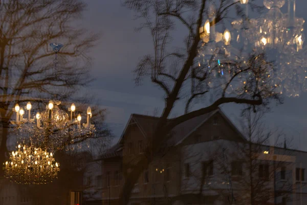 Dublowane Café Okno Fasady Lustre Wieczorem Historyczne Miasto Południowych Niemiec — Zdjęcie stockowe