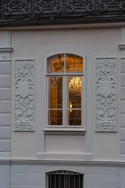 Kafe Pencere Cephesi Güney Almanya Nın Tarihi Şehir Içinde Akşam — Stok fotoğraf