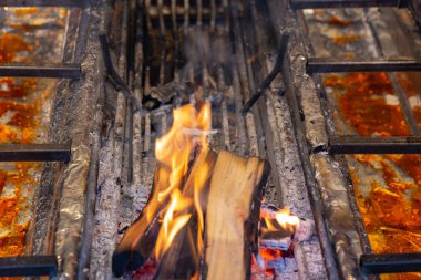 balık ızgara açık ateş alev üzerinde advent ay Aralık Noel ahır xmas pazar Güney Almanya ile