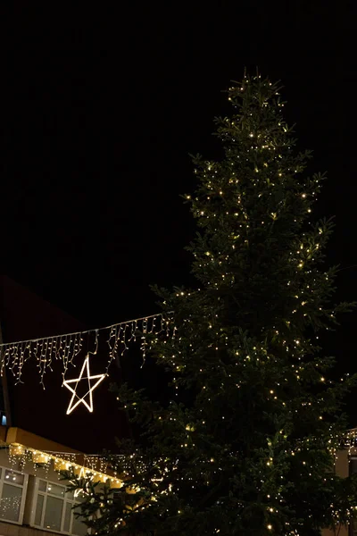 Árbol Navidad Luces Centro Comercial Nocturno Sur Alemania Advenimiento Mes — Foto de Stock