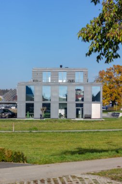 modern siyah office appartment mimarisi Güney Almanya Bavyera sonbahar güneş günü