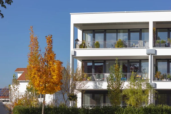 Moderna Appartment Arkitekturen Södra Tyska Bayern Sunshine Höstdag — Stockfoto