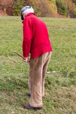 çim Ekim burada Güz ay Güney Almanya kırsal kesimde yan yatan eski üst düzey çiftçi