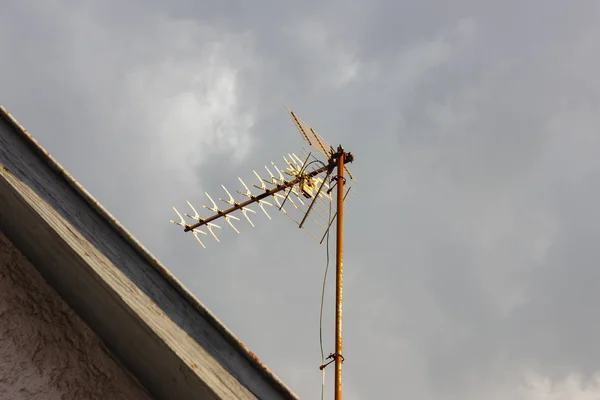 Telhado Com Antena Edifícios Históricos Tarde Outubro — Fotografia de Stock