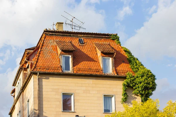 Dach Mit Antenne Auf Historischen Gebäuden Oktobernachmittag — Stockfoto