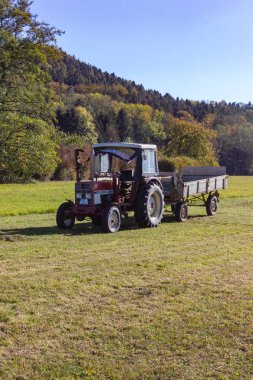 sonbahar manzara ve alan Güney Almanya'da traktör