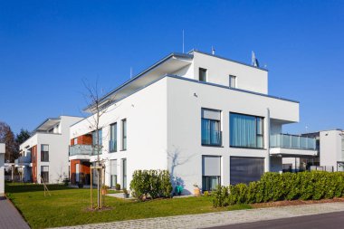 yeşil çalılar ile modern ev Binası 