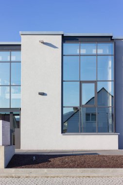 Modern ofis binası cephesi