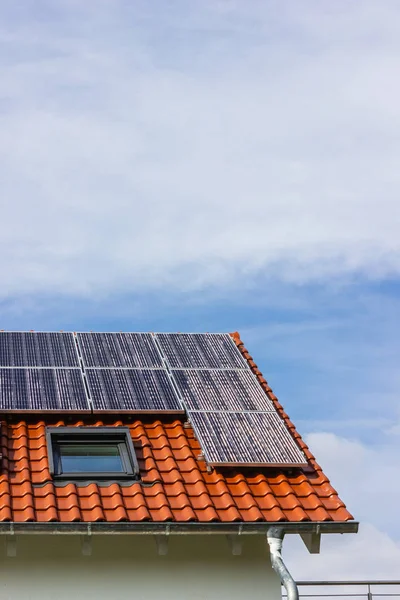 Каркасный Дом Солнечными Панелями Крыше Сельской Местности Южной Германии Апрель — стоковое фото