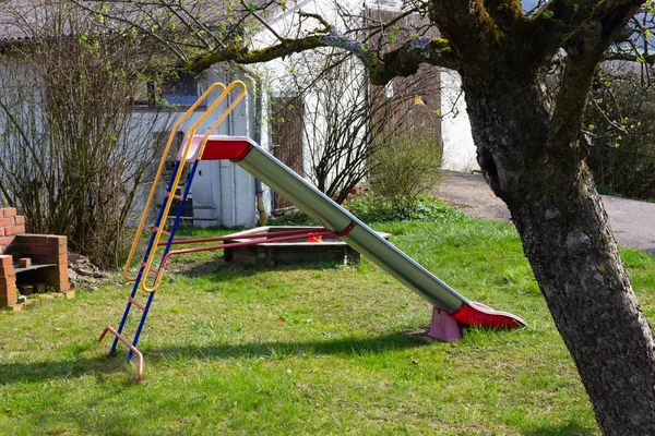 Kinderspielgeräte Süddeutschland Frühlingsmonat April — Stockfoto