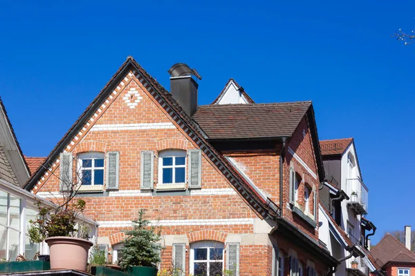 Historische Hausfassaden Und Dächer Bei Blauem Himmel Frühling April Süddeutschland — Stockfoto