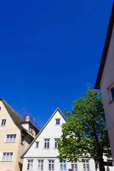 Fachadas Casa Histórica Tejados Cielo Azul Primavera Abril Sur Alemania —  Fotos de Stock