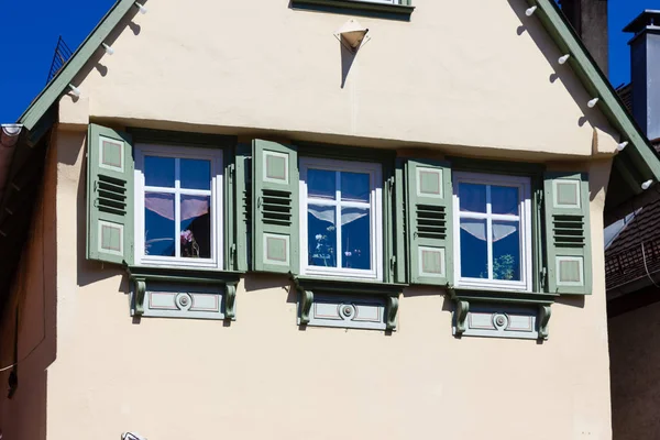 Fachadas Casa Histórica Telhados Céu Azul Primavera Abril Alemanha Sul — Fotografia de Stock