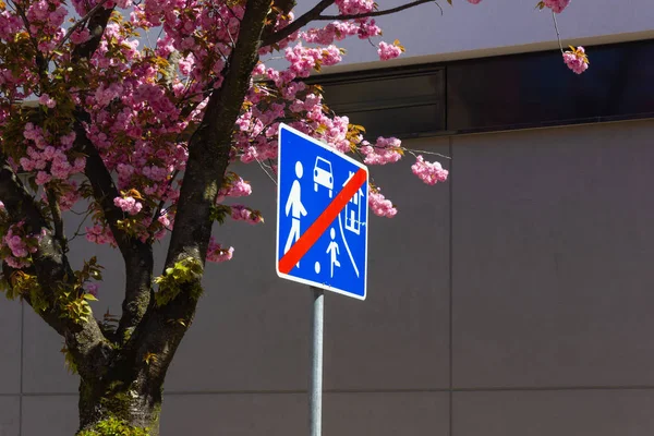 Fim da placa de área de pedestre — Fotografia de Stock