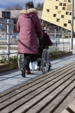 rollator ile üst düzey Bayan