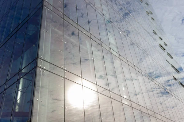 Fachada de vidro torre de negócios — Fotografia de Stock