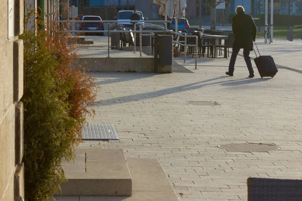 Les gens d'affaires sur le chemin du travail — Photo