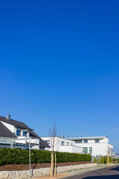 Modern house building with blue sky — Stock Photo, Image