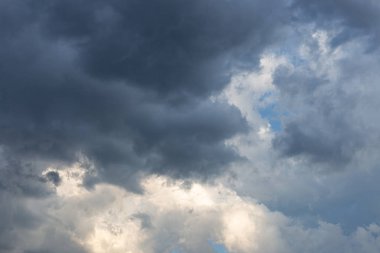 güney Almanya üzerinde fırtına bulutları