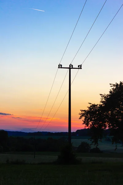 Palo telegrafico al tramonto colorato — Foto Stock
