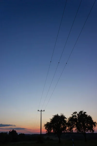 Palo telegrafico al tramonto colorato — Foto Stock