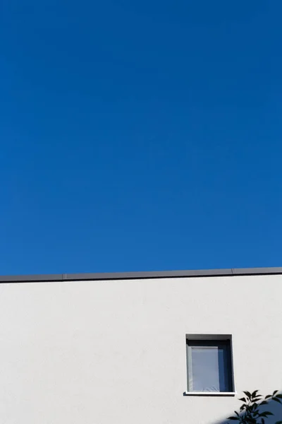 Moderna fachada del edificio del apartamento — Foto de Stock