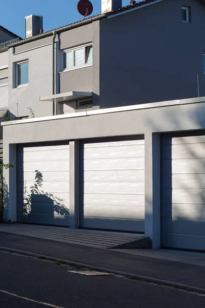 Carport Garage des Eingangsbereichs moderne Häuser — Stockfoto