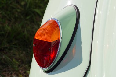 Alman otomobilinin dönüş göstergesi